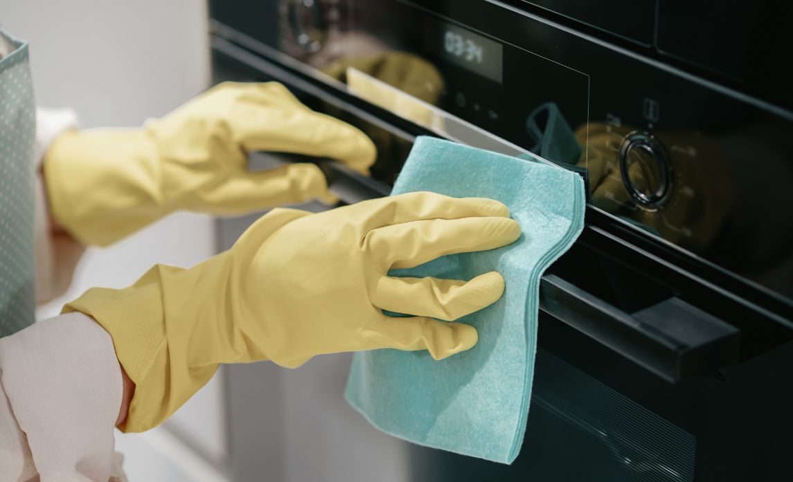 effectively clean oven and microwaves